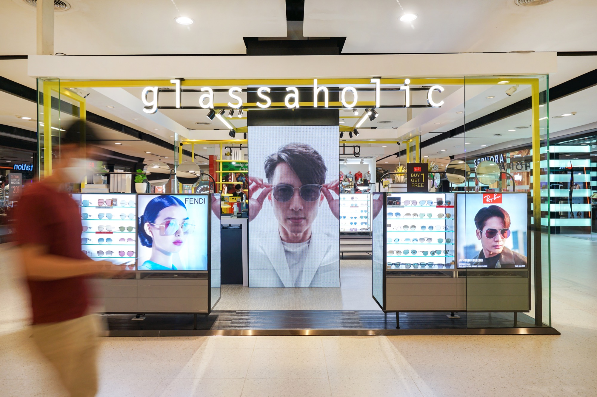 Intelligent Built-in Furniture Optimizes Small Retail Space